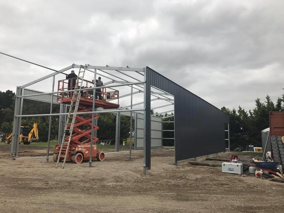 Indpendent Welding and Construction Pic 1 - Shed erection