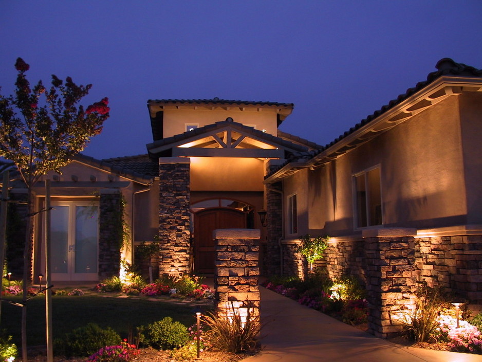 eco electrical Pic 1 - exterior halagen lighting