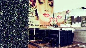 RUCHI'S HAIR & BEAUTY BAR Pic 4