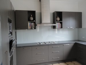 A&O Aluminium Products Pic 4 - Glass Splashback surfmist