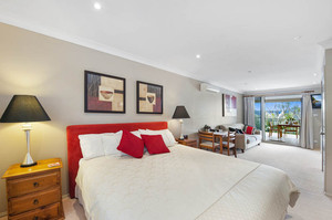 Terrigal-forresters Beach Bed & Breakfast Pic 2 - King Valley Suite