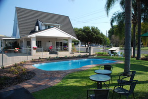 Alexander Motor Inn Pic 5 - Pool Area