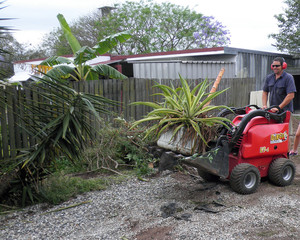 Brisbane Dingo Earthworks Pic 4 - Removing an unwanted heavy plant