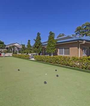 Oak Tree Retirement Village Boronia Heights Pic 4 - Maintained bowls green