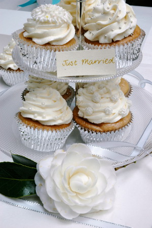 BakingBird Pic 4 - Wedding cupcakes a speciality