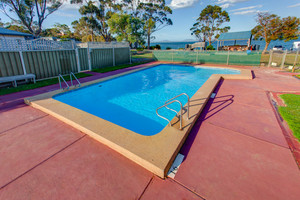 Swansea Beach Chalets Pic 5 - Swimming Pool