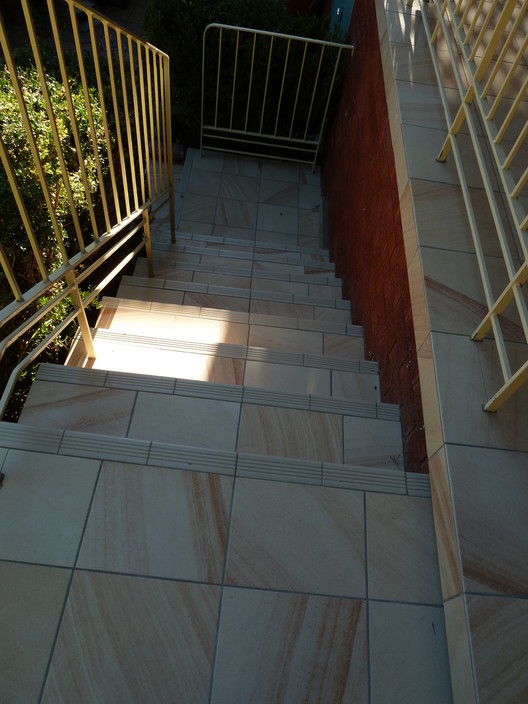 P C Tiling Pic 1 - stairs and landing