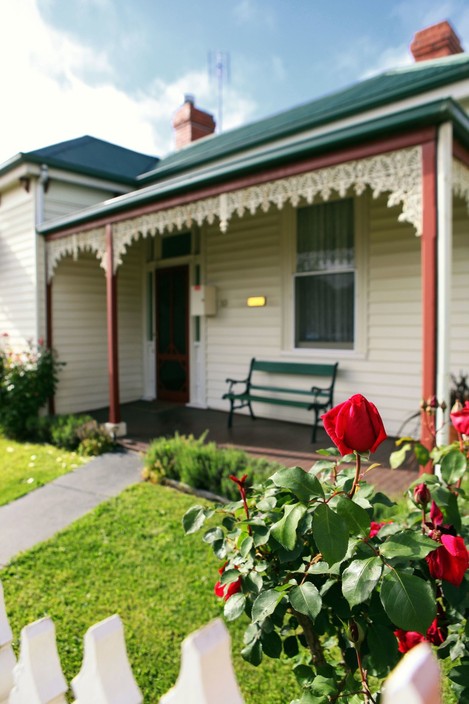 Isabella At Kyneton Pic 1 - Isabella at Kyneton Fully self contained with breakfast provisions Sleeps from one to six persons