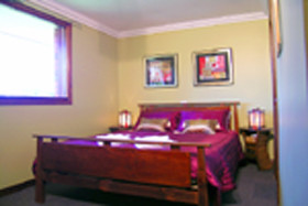 Golden Embers Apartments And B And B Pic 1 - Golden Embers Apartments B B bedroom suite