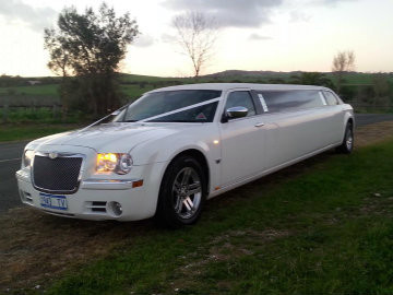 Bailey's Limousines Pic 1 - Our stunning 10 seater Chrysler