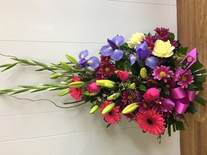 Cheryl-Lee Florist & Bridal Pic 3 - Bright cheery arrangement