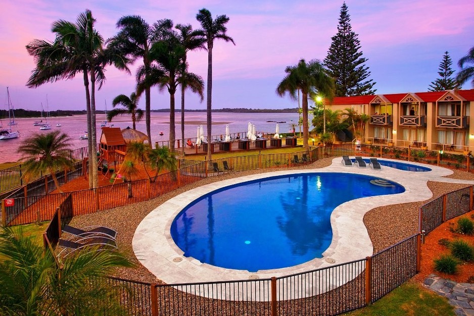 Waters Edge - Country Comfort Port Macquarie Pic 1 - Pool Dusk