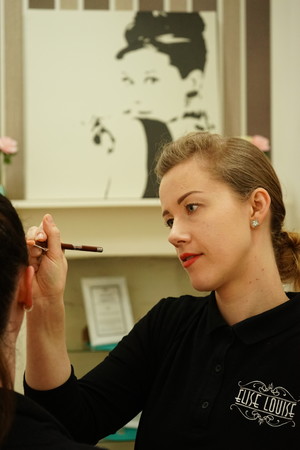 Elise Louise Pic 4 - Creating the perfect brow