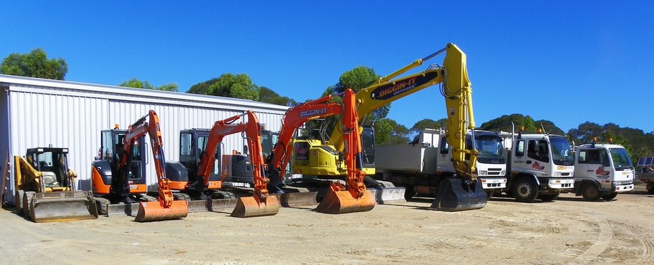 Diggin It Earthworx Pic 1 - The fleet