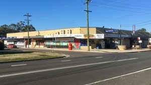 Colyton Red Express Laundromat Pic 5 - Carperter Street Shops