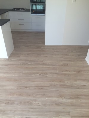 Floorwerx Pic 3 - Illusions loose lay vinyl plank flooring colour Ashwood