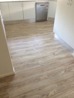 Floorwerx Pic 4 - Illusions loose lay vinyl plank flooring colour Ashwood