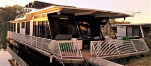 Houseboat Heaven Pic 5