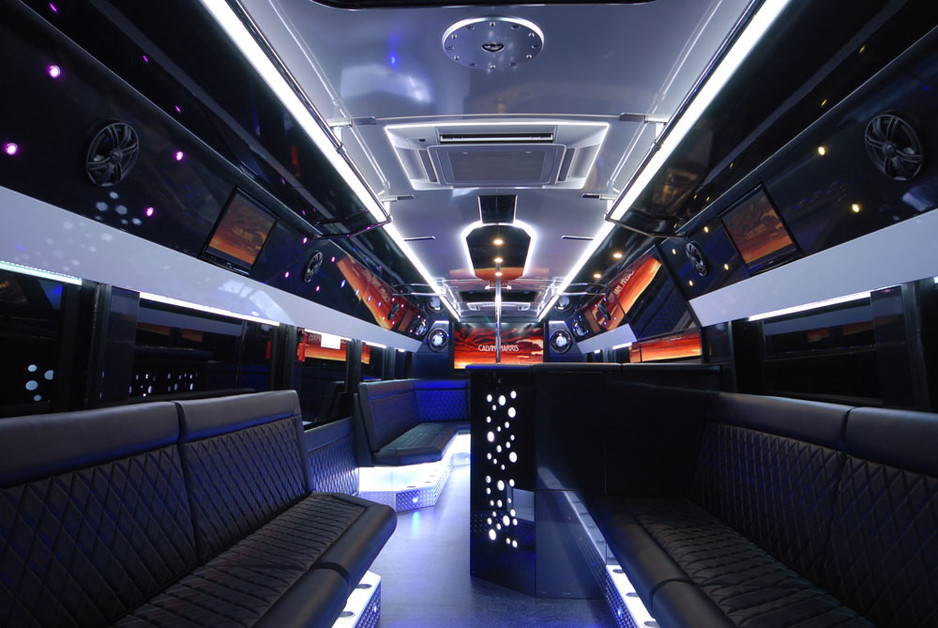 De Luxe Limo Bus Pic 1 - De Luxe Limo Bus Interior 1