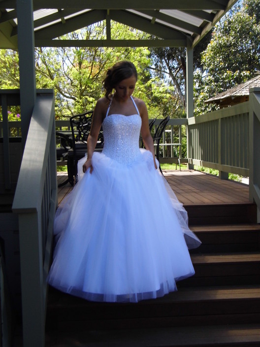 Taylah Ashleigh Bridal Pic 1