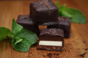 Chocolate Corner Pic 3 - Triple layer Mint Melt Gourmet Bars