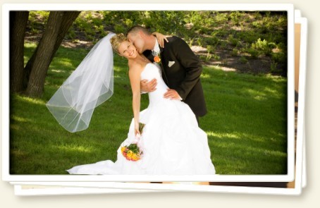 MomentVille Pic 1 - free wedding website