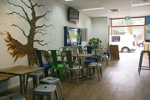 Activ8 Cafe Pic 3 - plenty of seating room