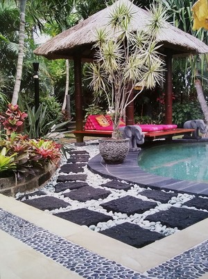 Exotic Pebbles Pic 4 - Bali Hut with Pebbles