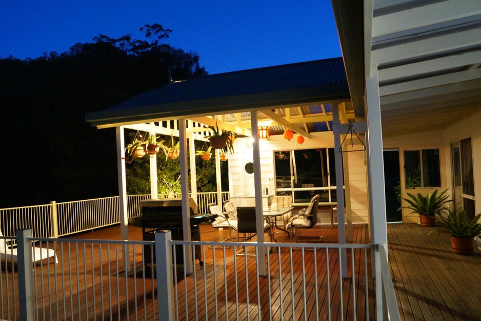 Twin Falls Nature Retreat Pic 1 - Sun deck at night