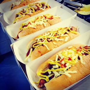 5 Dogs Gourmet Hot Dogs Pic 2