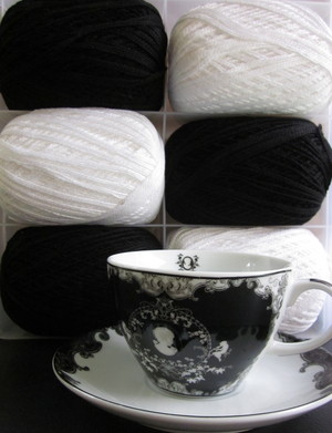 YarnHub Pic 4 - Black and white