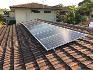 Red Earth Energy Storage Pic 4 - Q cells solar panels at front of house faces East