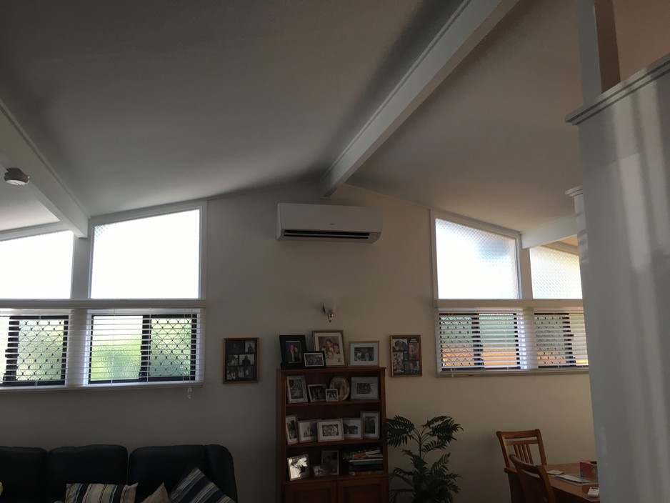 Red Earth Energy Storage Pic 1 - Fujitsi inverse cycle air conditioner for living area has iPhone remote ie able to turn on the air con and alter temp whilst away from home