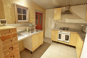 Henry Cottage Pic 4 - Kitchen