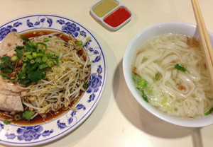 Sayong Curry & Laksa Pic 3 - Hainan chicken with beansprout and rice noodle soup