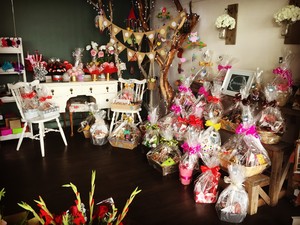 Flowers on Forrest Collie Pic 4 - Hampers and Gifts