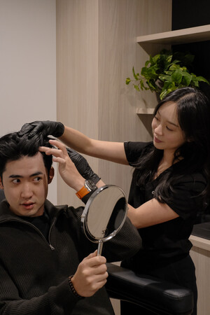 Scalp Series Pic 4 - Consultation photo