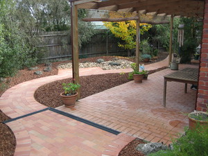 Houghton's Landscaping & Paving Pic 3