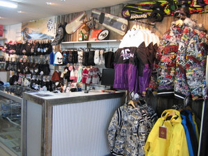 OZ EXTREME Geelong Pic 3 - snowboarding equipment and clothing geelong vic