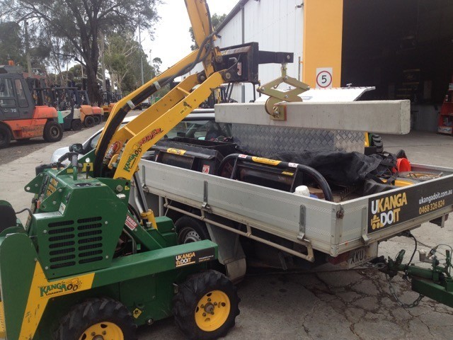 U Kanga Do It-Adelaide Dingo Digger Hire Pic 1 - dingo sleeper grab