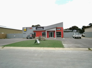 Goolwa Elite Collision Repairs Pic 2 - Our Clean and modern workshop