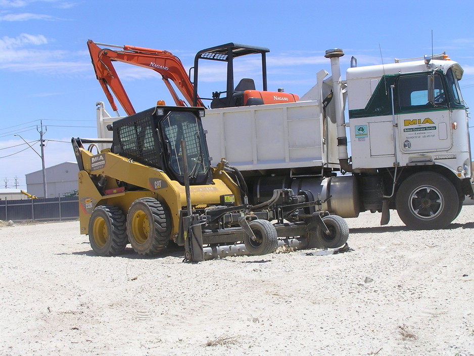 MIA Bobcat Excavator Service Pic 1