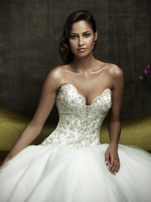 Eveallure online--Halter beach wedding dress Pic 1 - sweetheart strapless wedding dress with beading