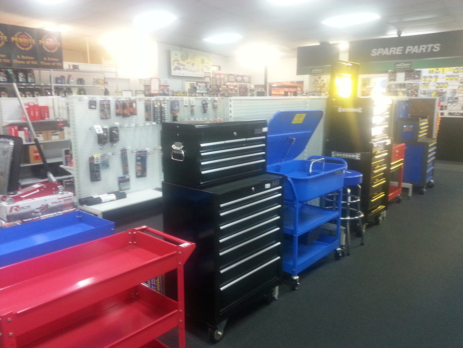 Autobarn Lawnton Pic 1 - Loads of BIG tool boxes