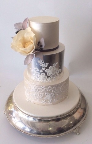 Laura Anne - Designer Cakes & Sweet Treats Pic 3