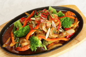 Thai On Wok Pic 2 - HOT POT Stirfried Spicy King Prawns