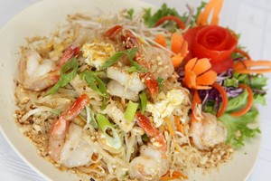 Thai On Wok Pic 3 - Pad Thai Prawns