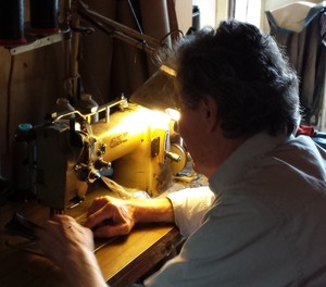 Charles Leatherwares Pic 5 - Charles at work handmaking his Australian cowhide leather phone pouches