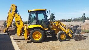 Kapunda Plant Hire Pic 2 - Backhoe with hange over excavator controls