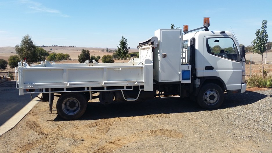 Kapunda Plant Hire Pic 1 - 4 tonne tipper truck Mr licence needed